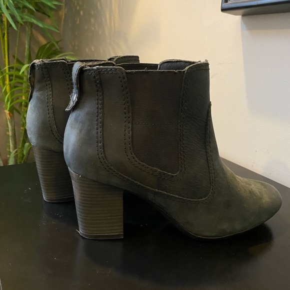 Clarks ankle boots - Picture 2 of 6